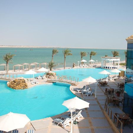 Tio Sea Resort Al Khor Exterior foto The pool at the Grand Hotel