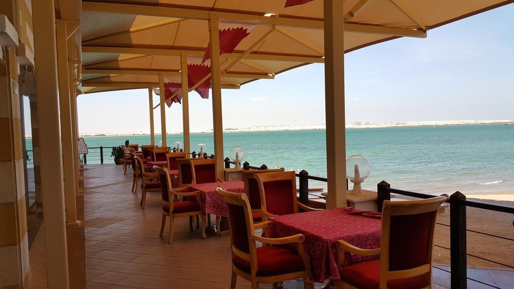 Tio Sea Resort Al Khor Exterior foto A restaurant in Al-Shaqra