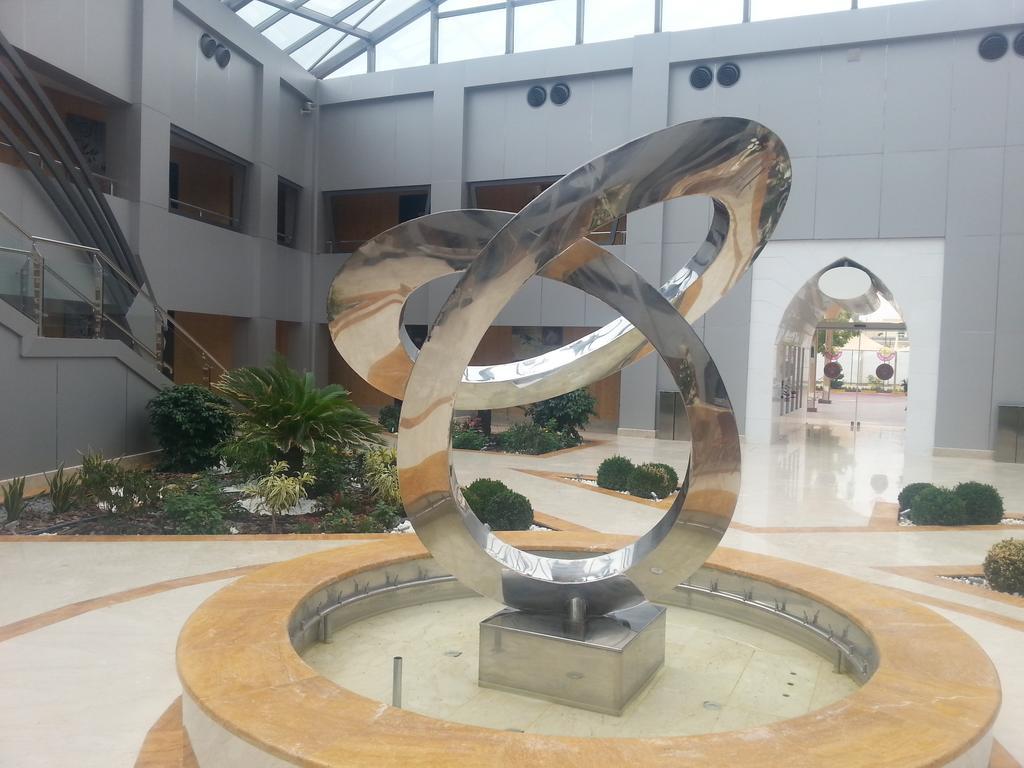 Tio Sea Resort Al Khor Exterior foto Fountain at the entrance of the hospital