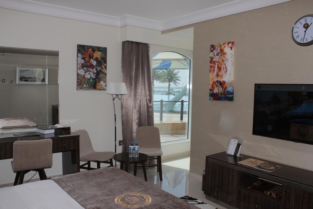 Tio Sea Resort Al Khor Exterior foto A suite at the hotel
