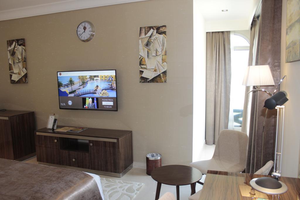 Tio Sea Resort Al Khor Exterior foto A room at the hotel