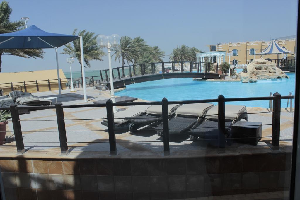 Tio Sea Resort Al Khor Exterior foto The pool at the resort
