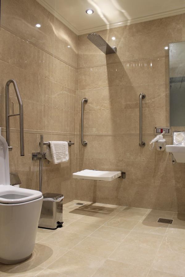 Tio Sea Resort Al Khor Exterior foto Disabled toilet with a folding seat