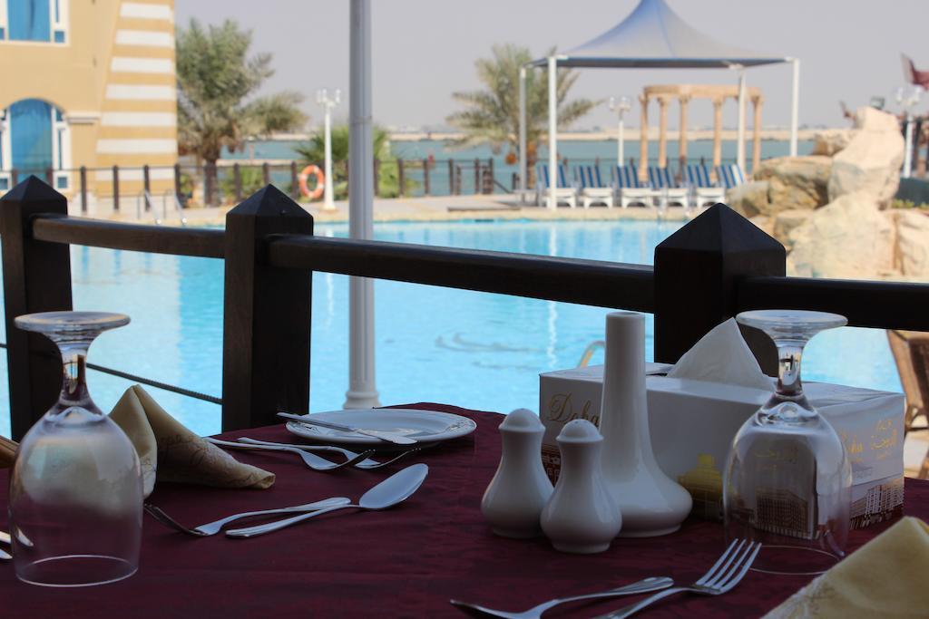 Tio Sea Resort Al Khor Exterior foto The pool at the hotel